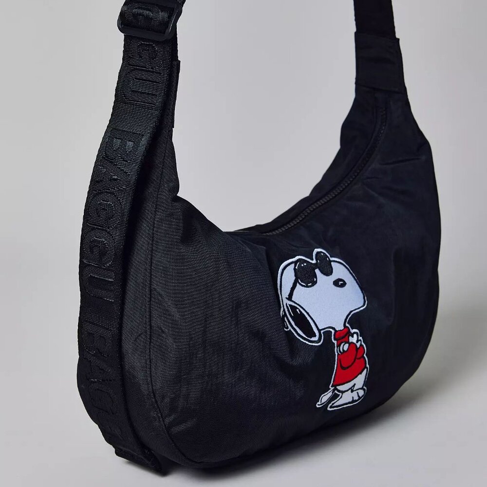 Baggu x Peanuts - Medium Crescent Bag - Embroidered Joe Cool - Picture 4 of 6